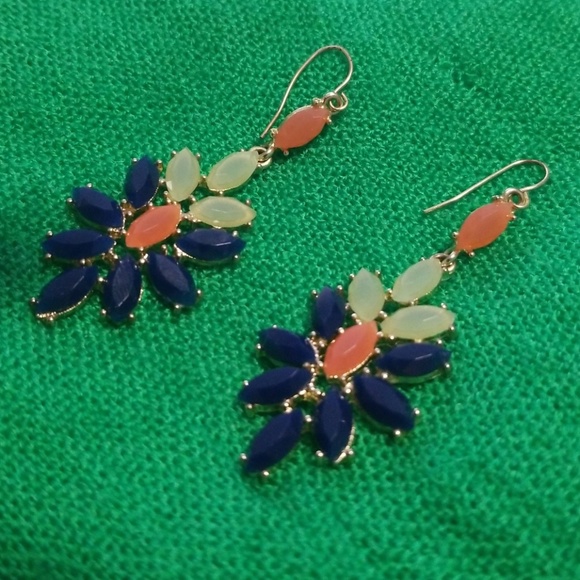 Golden Dangling Earrings - Picture 3 of 3